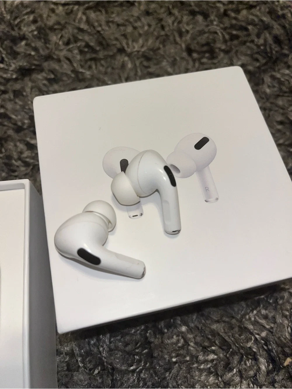 Apple AirPods Pro (White) - Wireless Noise-Cancelling Earbuds